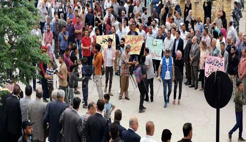 بالصور.. وقفة احتجاجية لأهالي الحسكة تنديداً بحصار ميليشيا 