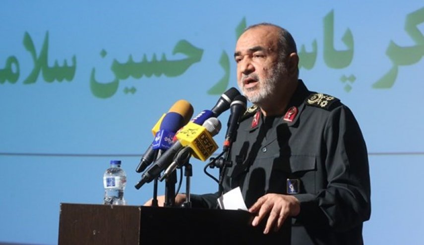 قائد الحرس الثوري يلقي خطابا في مراسم يوم القدس العالمي بطهران