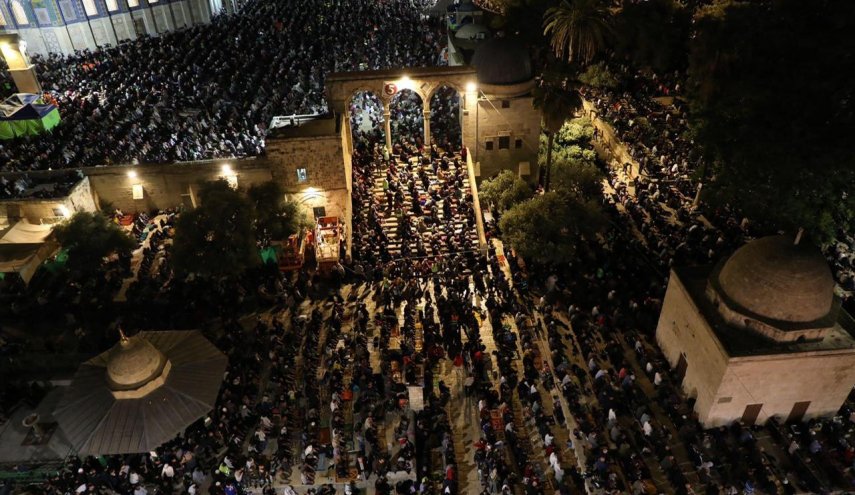 ربع مليون يحيون ليلة 27 من رمضان في الأقصى