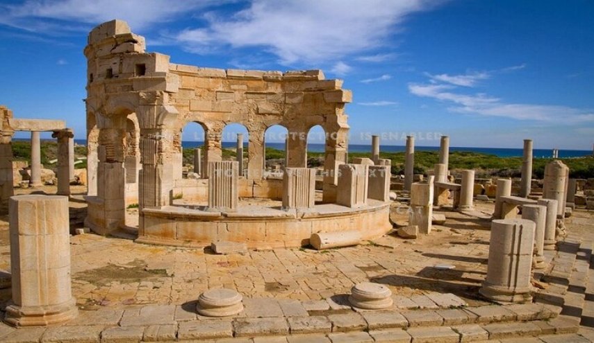 ليبيا تطالب بريطانيا بإعادة الأعمدة الرومانية القديمة
