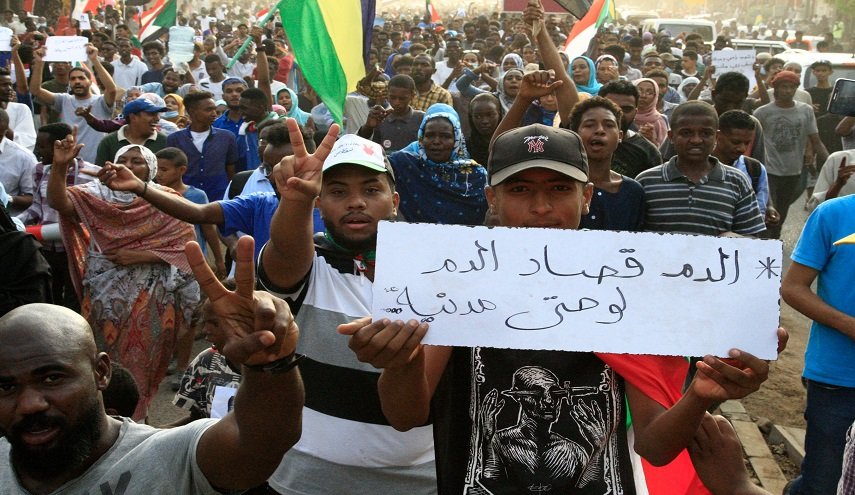 احتجاجات واسعة في الخرطوم في ذكرى فض اعتصام بمواكب القيادة العامة
