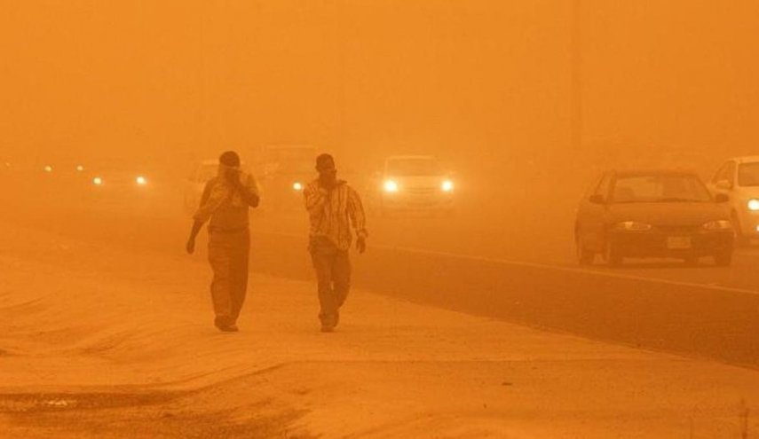 بالصور.. عاصفة ترابية تضرب النجف الاشرف في العراق 