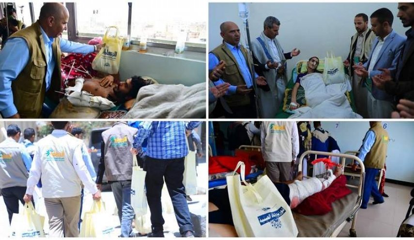 هدايا عيدية للجرحى بهيئتي المستشفى الجمهوري والثورة بصنعاء