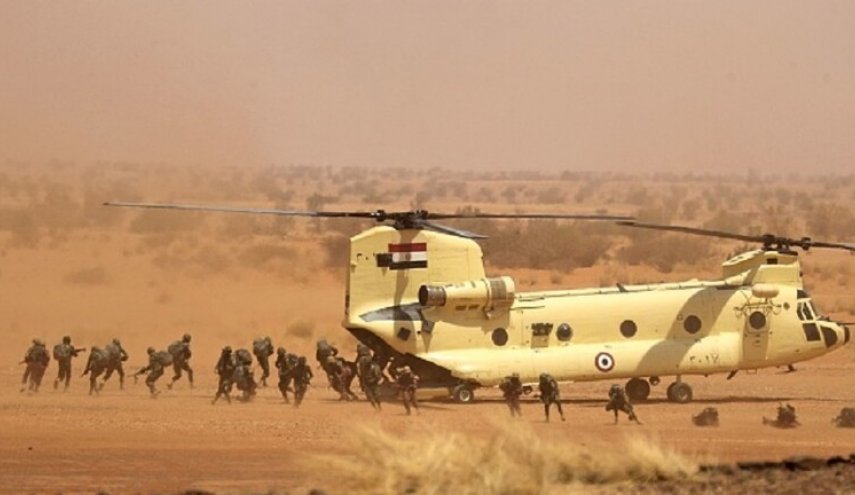 الجيش المصري: مقتل ضابط وعشرة جنود في هجوم بقناة السويس