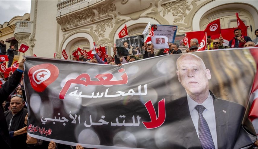 المئات يطالبون بتحقيق أهداف 