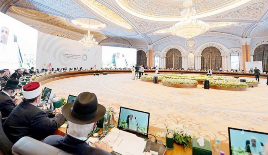 احتفاء 'إسرائيلي' بمشاركة مندوبها في 'قمة الأديان' بالسعودية