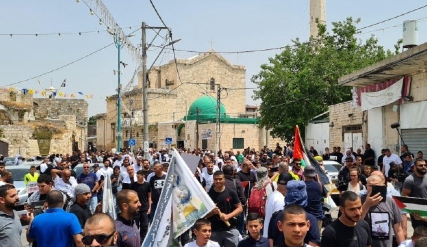 إحياء لذكرى هبة الكرامة.. اعلام فلسطين ترفرف في اللد