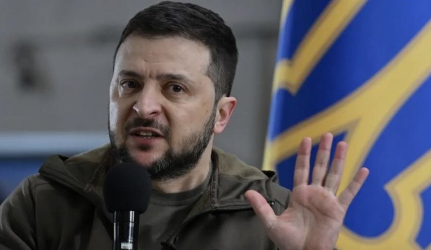 زيلينسكي: ماكرون يحاول 'عبثا' الحوار مع بوتين