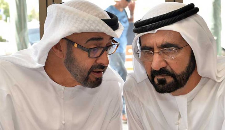 شاهد كيف بايع حاكم دبي 