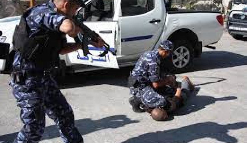 الاحتلال يعتقل أحد كوادر الجهاد في الخليل
