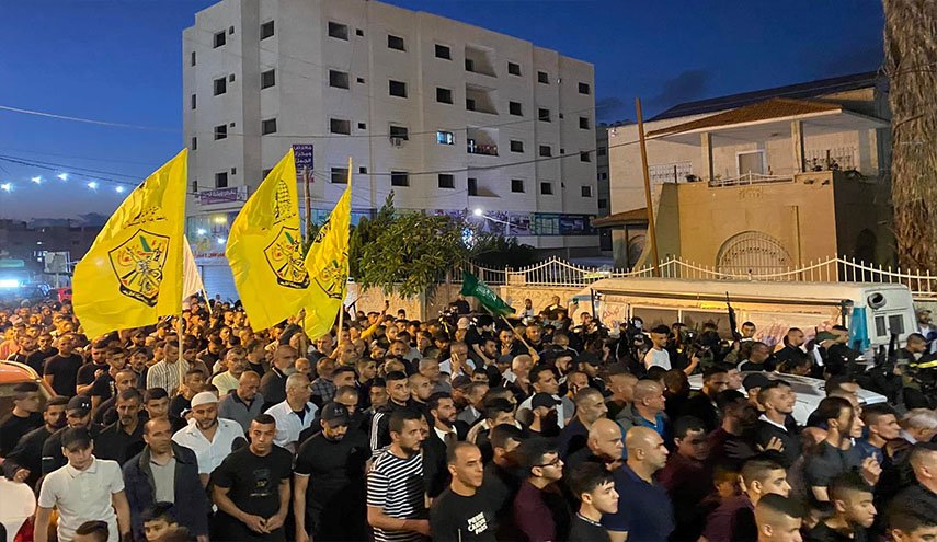 مسيرة حاشدة في جنين ومخيمها تنديدا بجريمة استشهاد اسير محرر واحتجاز جثمانه