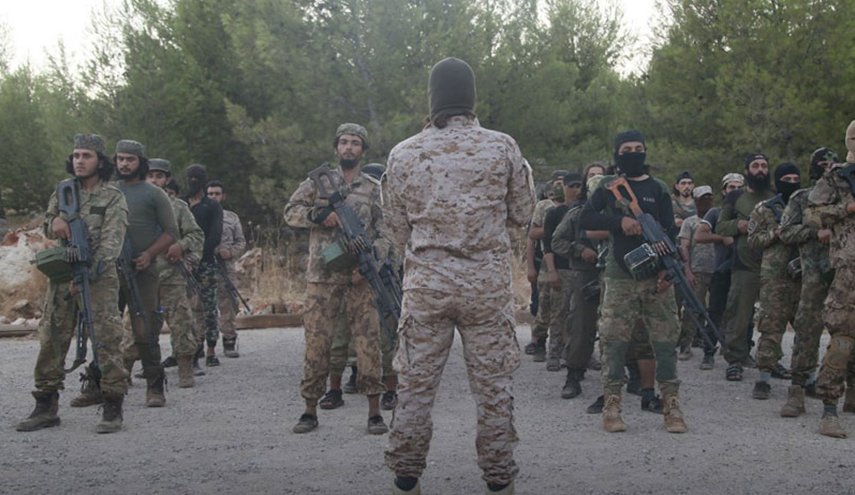 'تحرير الشام' تفصل إدلب عن حلب بخنادق وسواتر ترابية.. ما الهدف؟