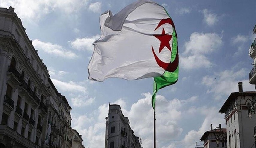 نواب في الجزائر يقدمون مشروعًا لتجريم التطبيع مع 