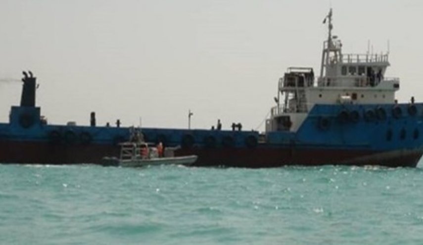 ايران.. توقيف سفينة تحمل 550 ألف لتر من الوقود المهرب