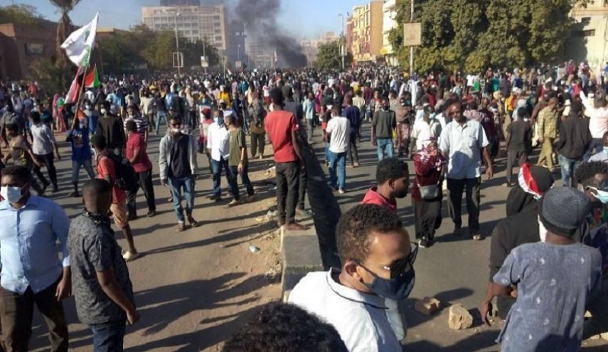 لجنة أطباء السودان تعلن مقتل متظاهر خلال الاحتجاجات في مدينة أم درمان

