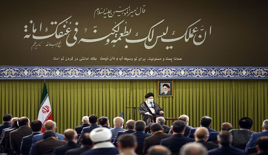 أعضاء البرلمان الايراني يلتقون قائد الثورة الاسلامية 