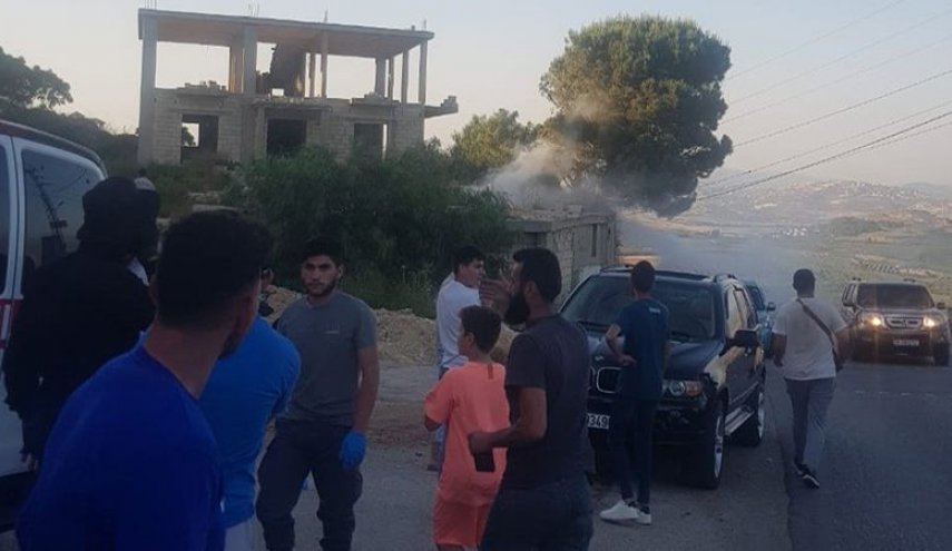 قوات الإحتلال تلقي قنابل مسيلة للدموع على المحتفلين عند حدود لبنان