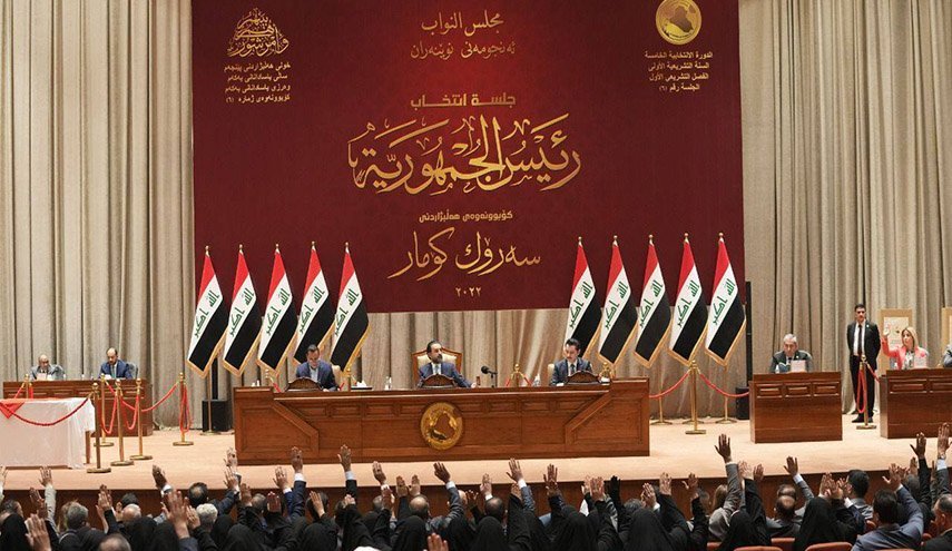 'الحويت'.. اول شيخ من شيوخ عشائر العراق العربية السنية يبارك بتجريم التطبيع
