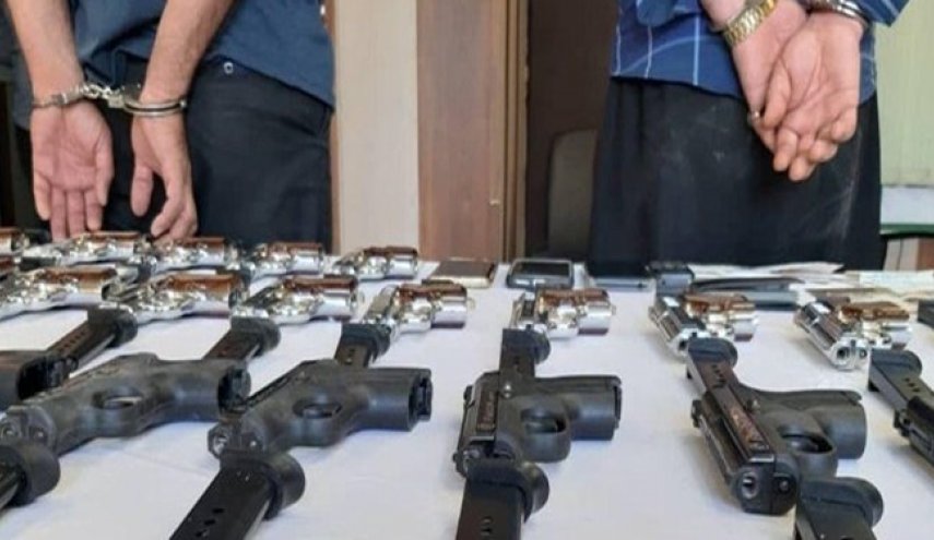 تفكيك عصابة تهريب أسلحة وذخائر بمحافظة خوزستان