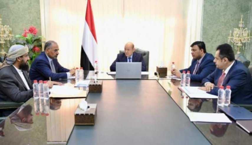 مجلس الرياض الرئاسي يستبق انفجار الوضع بمغادرة عدن
