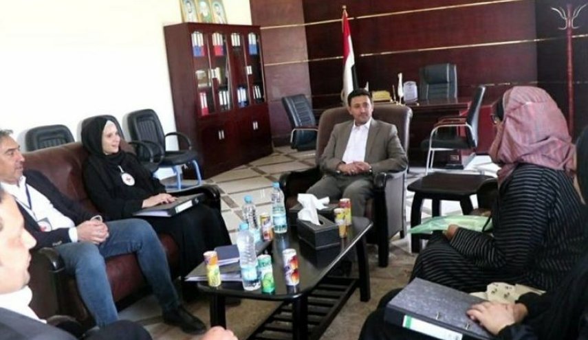 صنعاء توضح سبب رفض العدوان زيارة الصليب الأحمر لسجونهم