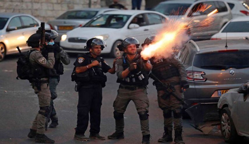 الاحتلال يطلق قنابل الغاز على اهالي حي سلوان