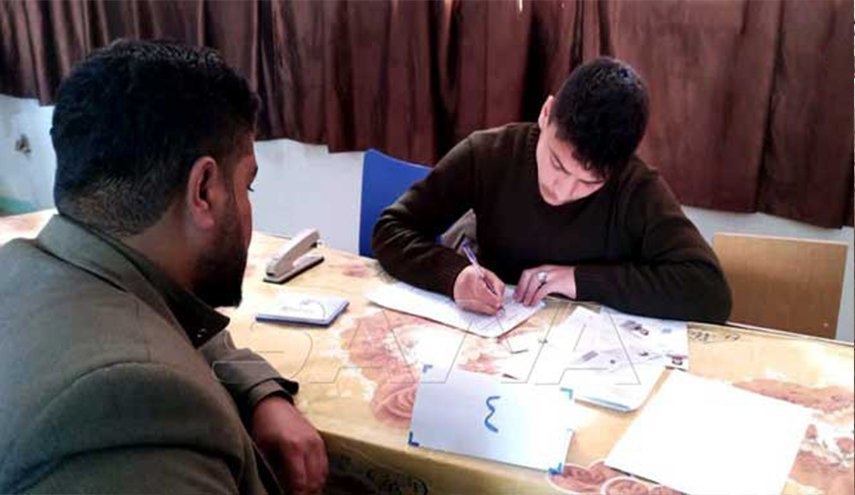 توافد كبير على مراكز التسوية في دير الزور وحلب والرقة
