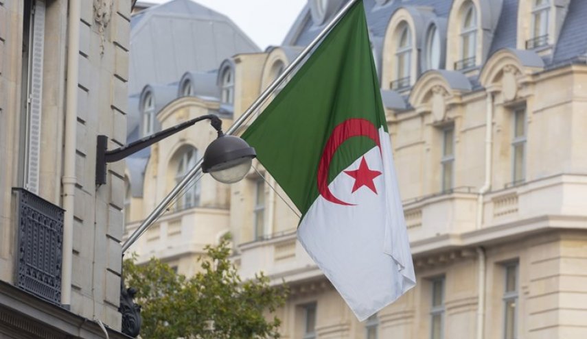 الجزائر تحظر عمليات الاستيراد والتصدير مع إسبانيا