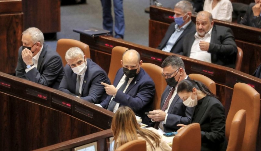 بينيت يحاول إنقاذ ائتلافه الهش... فهل ينجح؟