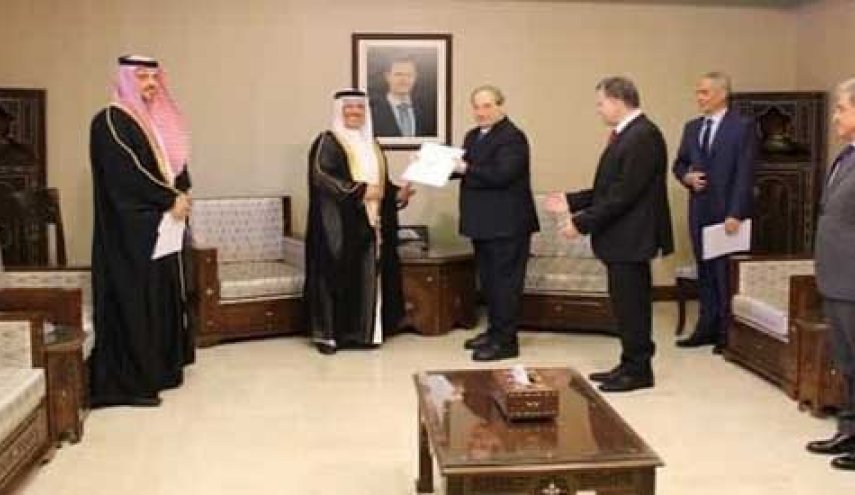 سفير البحرين يقدم نسخة من أوراق اعتماده إلى وزير الخارجية السوري
