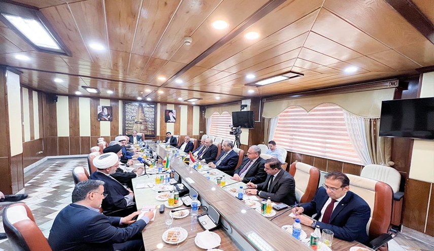 العراق يبدي استعداده لفتح بعض المنافذ البرية أمام الزوار الإيرانيين