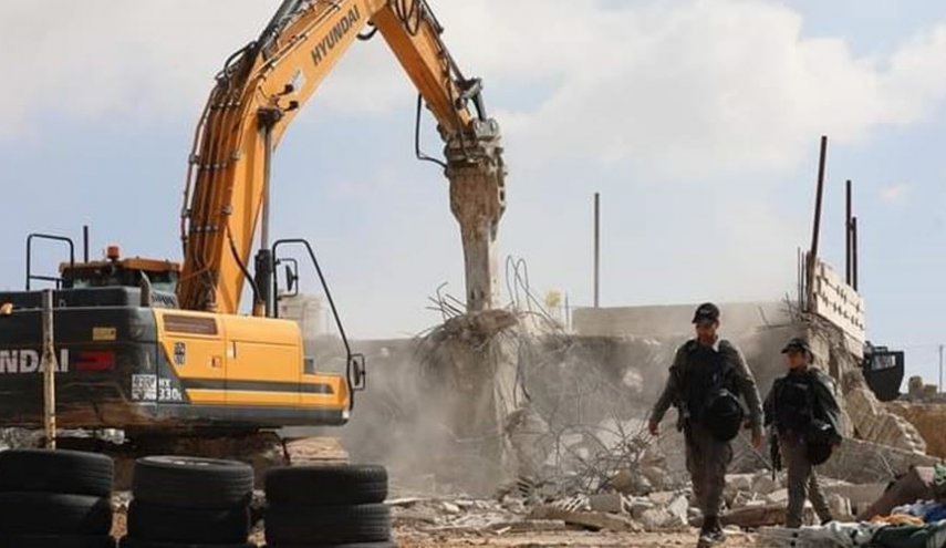 الاحتلال يهدم منزلين ومنشآت تجارية في القدس