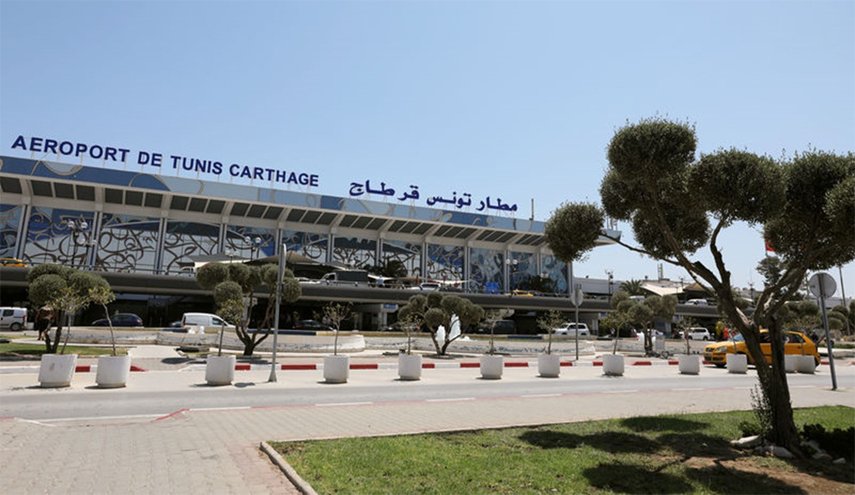 الإضراب في تونس يشل حركة الطيران والنقل والموانئ