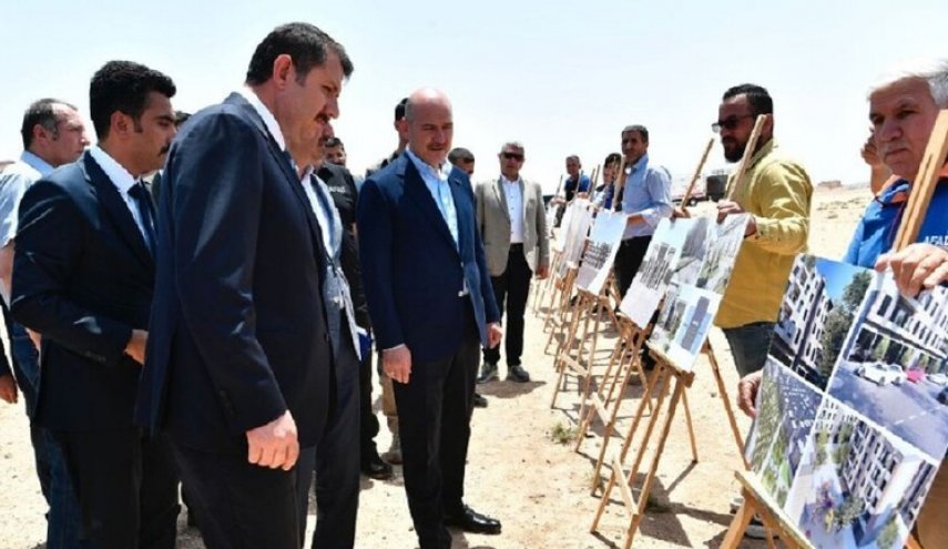 وزير الداخلية التركي يلتقي وجهاء عشائر تل أبيض شمال سوريا