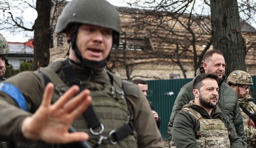 زيلينسكي يزور الجبهة الجنوبية مع احتدام القتال في دونباس شرقا