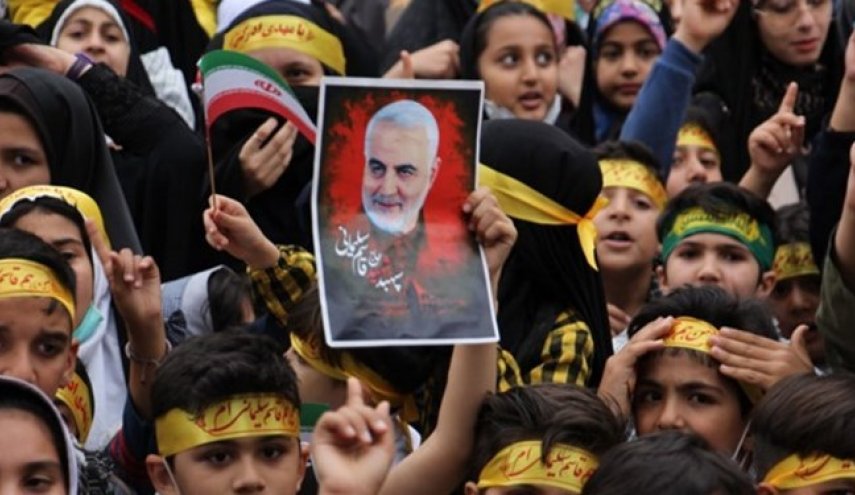 قراءة نشيد 'تحية ايها القائد' في مكان اغتيال الشهيد سليماني