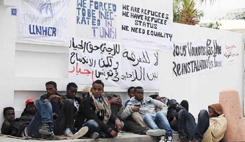 الأمن التونسي يفضّ بالقوة اعتصاماً للاجئين وطالبي لجوء

