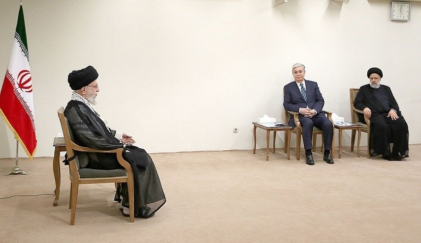 قائد الثورة: سبب المشكلة الأوكرانية هي أن الغرب يريد توسيع الناتو