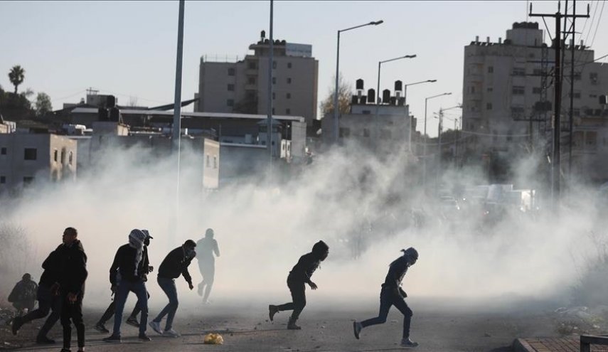 إصابة فلسطينيين بنيران إسرائيلية وحملة اعتقالات بالضفة