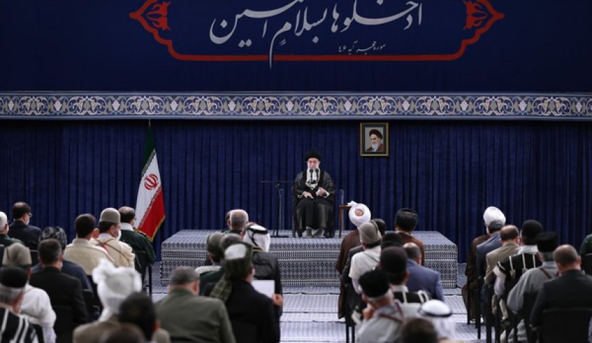 قائد الثورة الاسلامیة: اعداء إيران والإسلام يلجأون اليوم إلى الحرب الناعمة