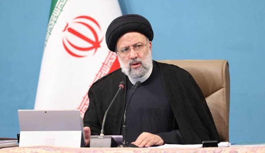 رئيسي: ينبغي اداء دور أكثر نشاطا في تعزيز الأسس التعليمية للبلاد