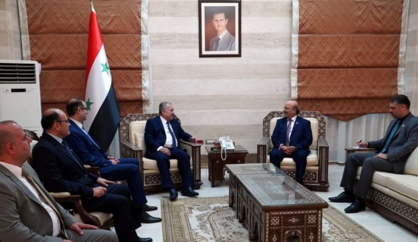 عرنوس يوضح لسفير البحرين اهمية تفعيل الاتفاقيات بين البلدين