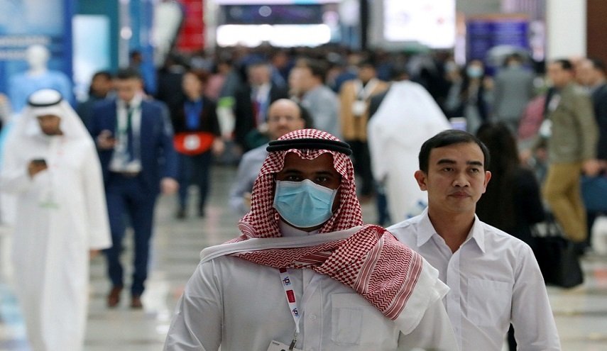 تباين الإصابات اليومية جراء كورونا بعدد من الدول العربية
