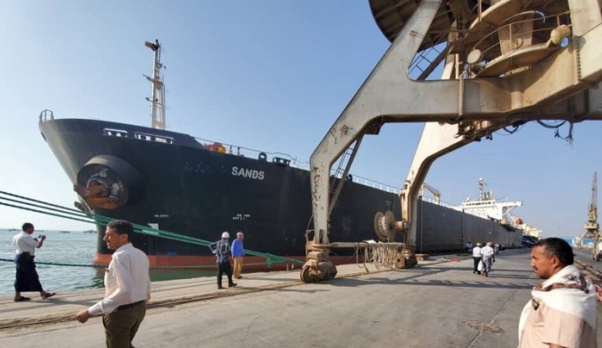 شركة النفط اليمنية: تحالف العداون يواصل خرق الهدنة باحتجاز سفينتي وقود