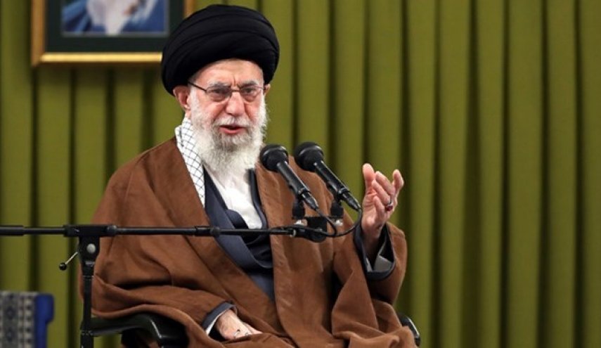 قائد الثورة: العدو عقد الآمال على نقاط الضعف‌ الا انه عاد خائبا على الدوام