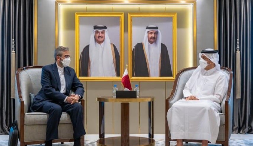 علي باقري يلتقي وزير الخارجية القطري بالدوحة