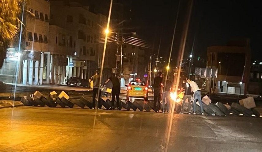 الفلسطينيون يتصدون لاقتحام المستوطنين لقبر يوسف 