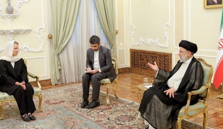 الرئیس الايراني: على اميرکا ان تقرر العمل بمستلزمات المحادثات والاتفاق