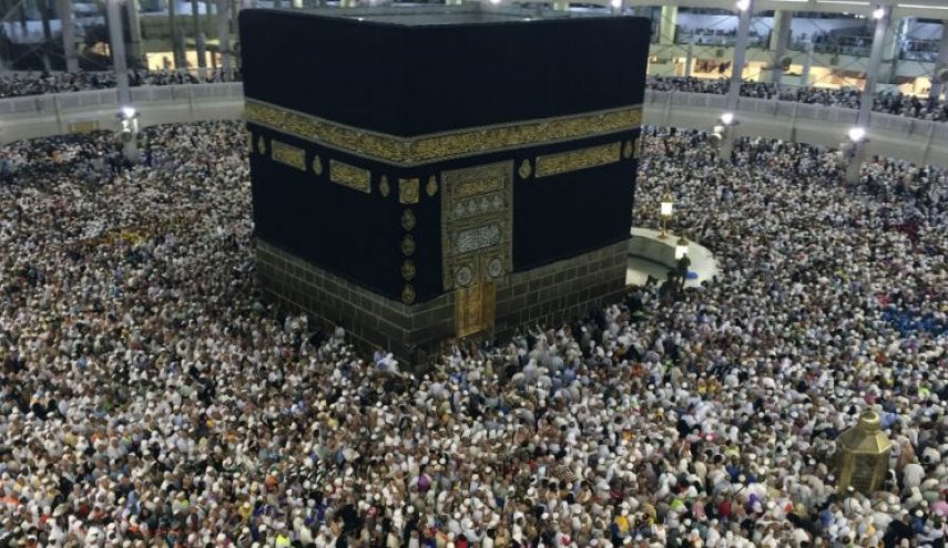 السعودية تزج بفلسطيني في السجن لدعائه على اليهود بالكعبة