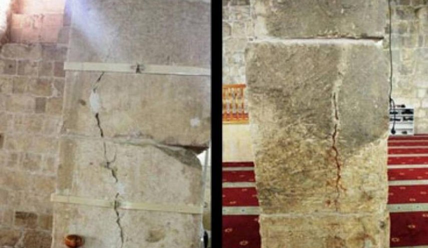 حفريات الاحتلال تتسبب بتساقط الأتربة من أعمدة مصلى الأقصى